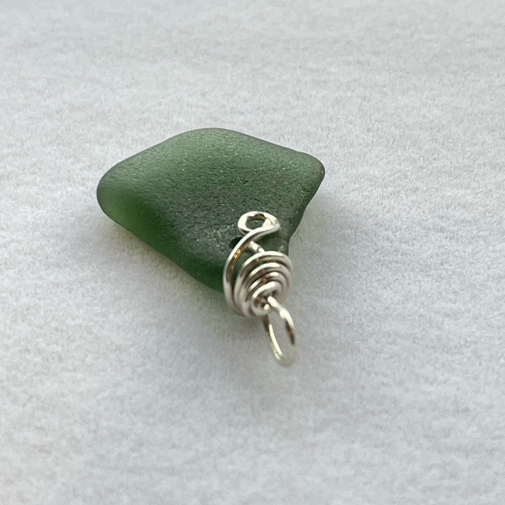 Whale Tail Green 925. Sterling Silver Sea Glass pendent - Picture 4 of 6